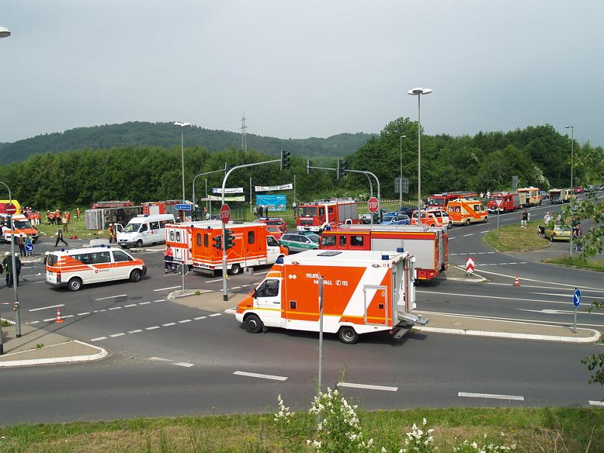 Schwerer Unfall mit Reisebus Lohmar Donrather Dreieck P331.JPG